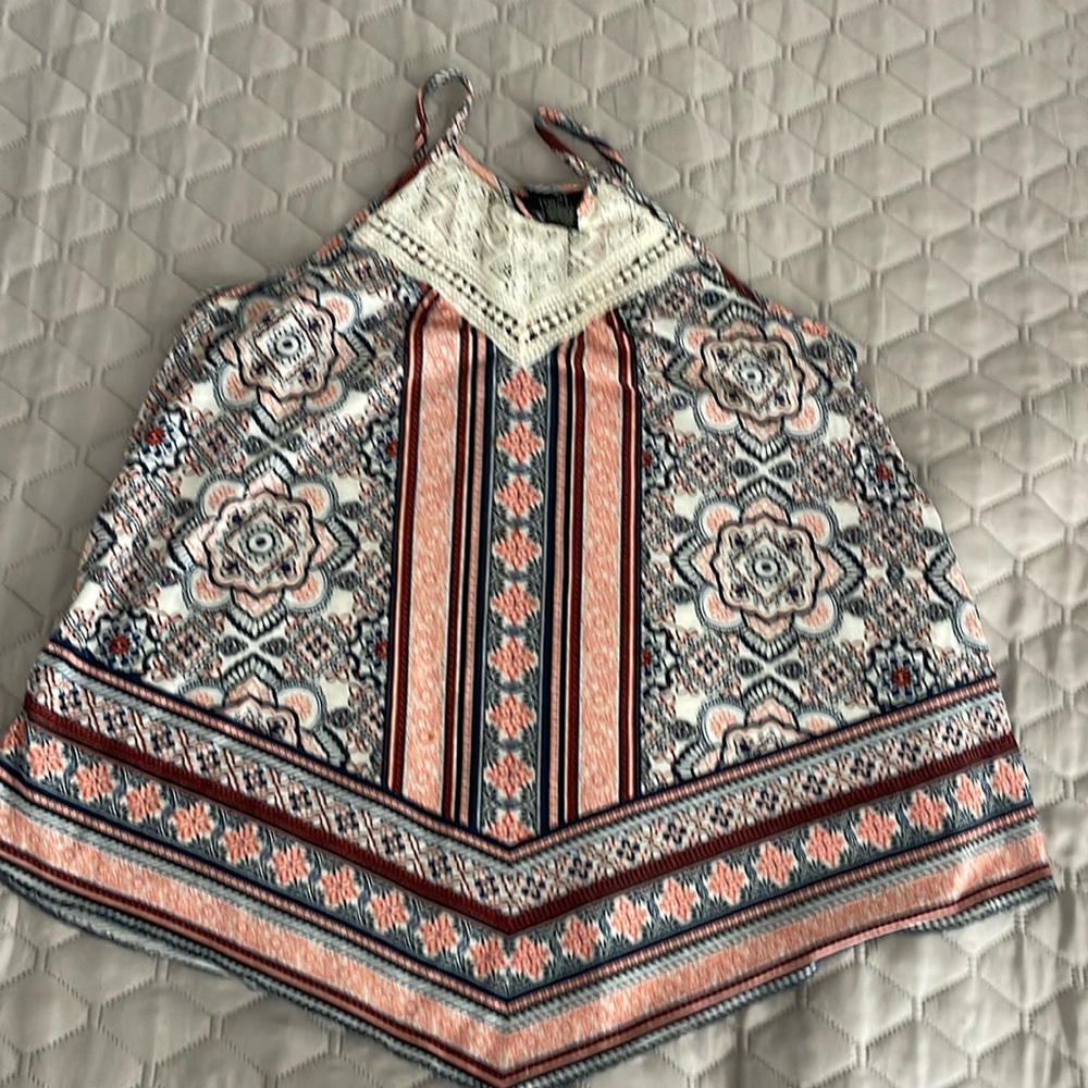 SOLD Boho vibe. Cute top. Loose flowy around waist.